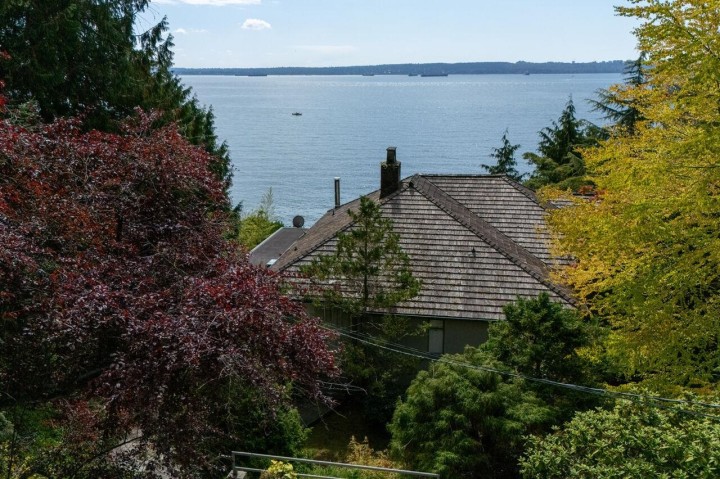 Photo 5 at 4052 Marine Drive, Sandy Cove, West Vancouver