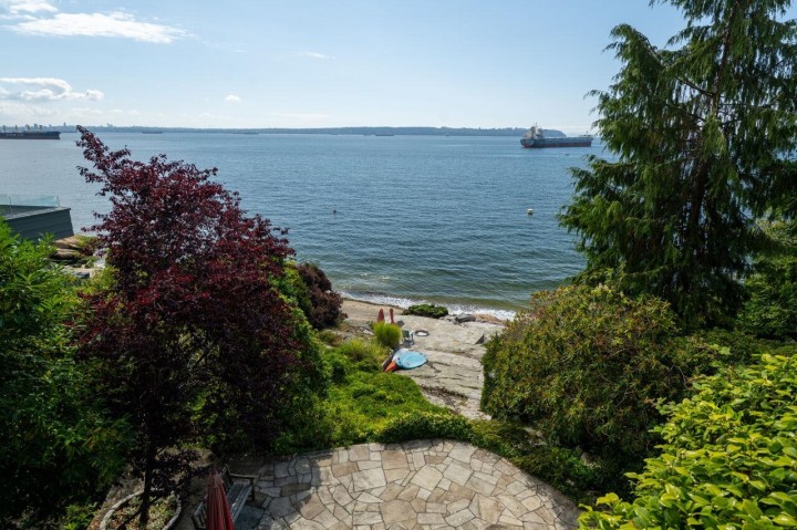 Photo 4 at 4052 Marine Drive, Sandy Cove, West Vancouver