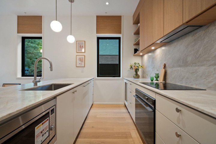 Photo 5 at 2 - 164 E 38th Avenue, Main, Vancouver East