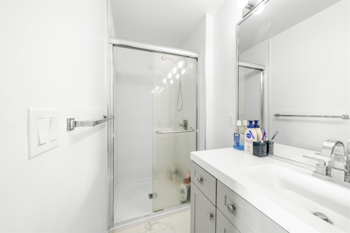 Photo 7 at 6777 Kerr Street, Killarney VE, Vancouver East