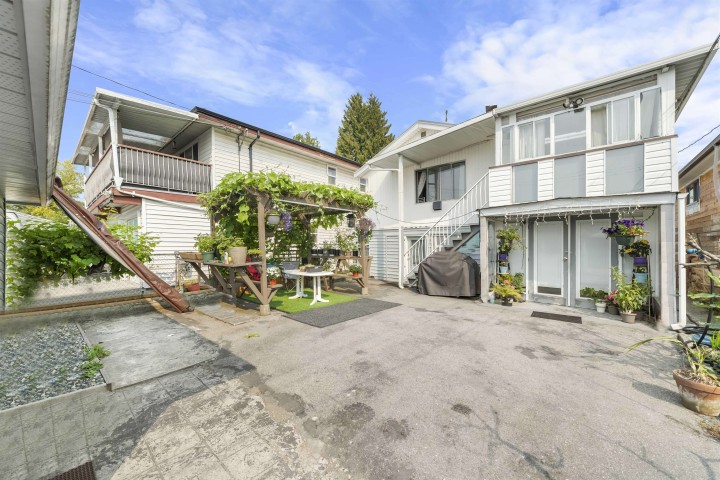 Photo 3 at 6777 Kerr Street, Killarney VE, Vancouver East