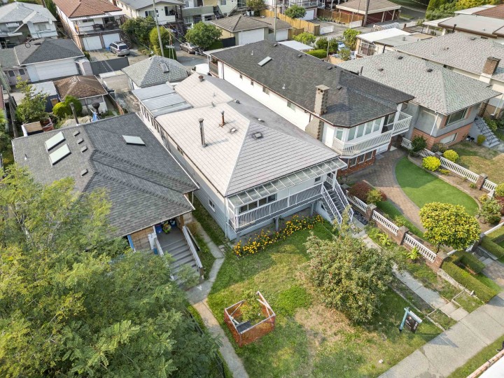 Photo 1 at 6777 Kerr Street, Killarney VE, Vancouver East