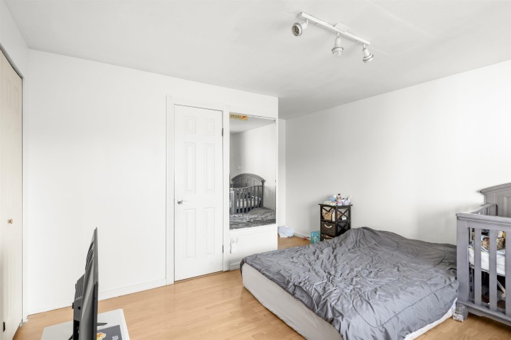 Photo 9 at 6777 Kerr Street, Killarney VE, Vancouver East