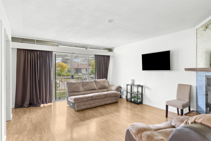 Photo 4 at 6777 Kerr Street, Killarney VE, Vancouver East