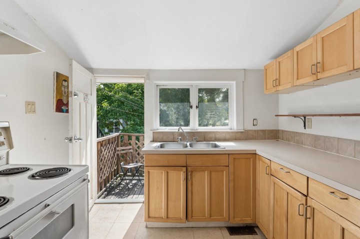Photo 6 at 614 E 19th Avenue, Fraser VE, Vancouver East