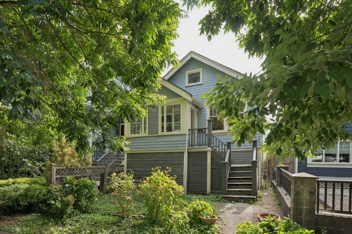 Photo 1 at 614 E 19th Avenue, Fraser VE, Vancouver East