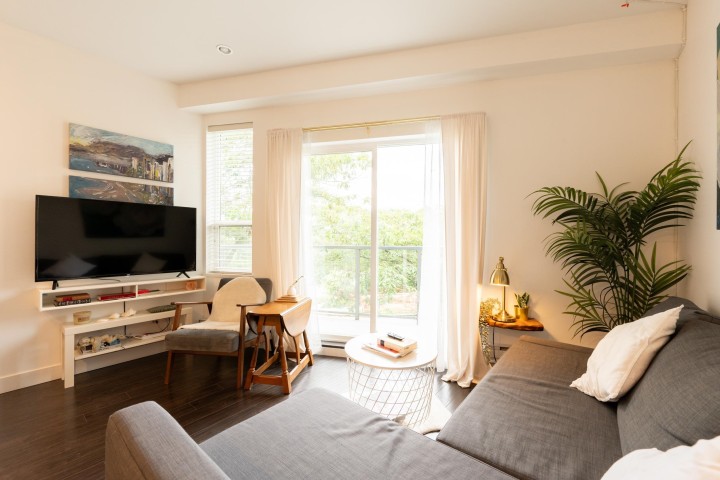 Photo 3 at 2118 Eton Street, Hastings, Vancouver East