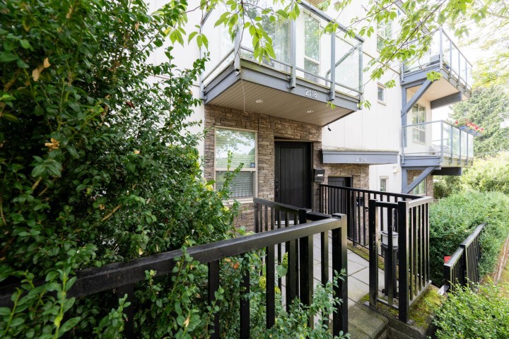 Photo 5 at 2118 Eton Street, Hastings, Vancouver East