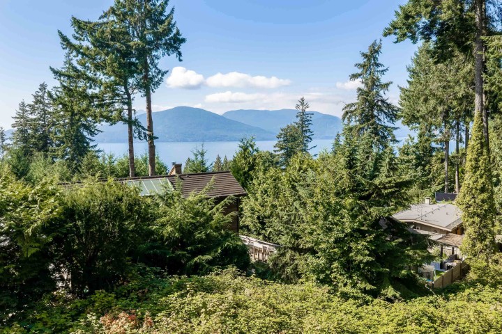 Photo 6 at 475 Bayview Road, Lions Bay, West Vancouver