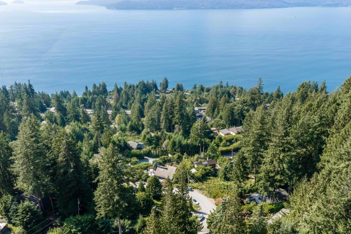 Photo 12 at 475 Bayview Road, Lions Bay, West Vancouver