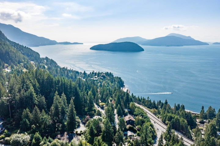 Photo 4 at 475 Bayview Road, Lions Bay, West Vancouver