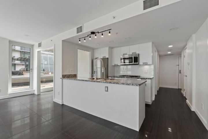 Photo 6 at 569 - 2080 West Broadway Street, Kitsilano, Vancouver West