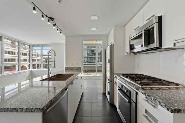 Photo 1 at 569 - 2080 West Broadway Street, Kitsilano, Vancouver West