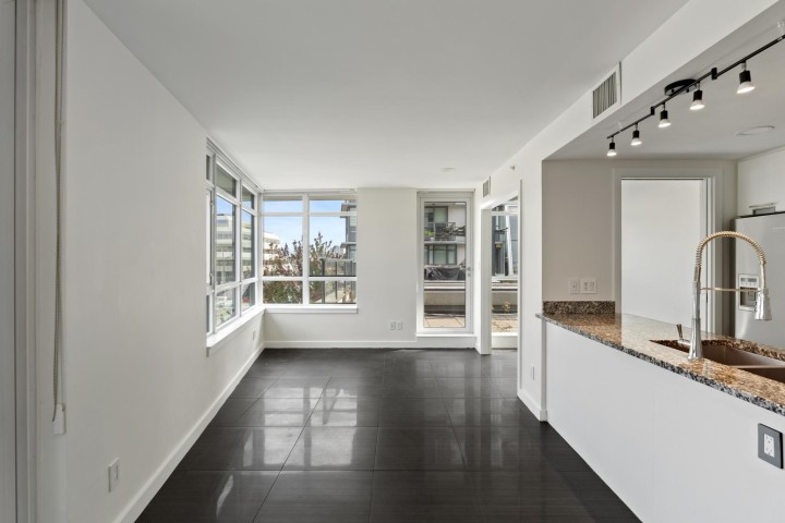 Photo 10 at 569 - 2080 West Broadway Street, Kitsilano, Vancouver West