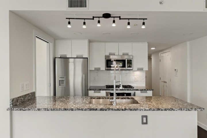 Photo 19 at 569 - 2080 West Broadway Street, Kitsilano, Vancouver West