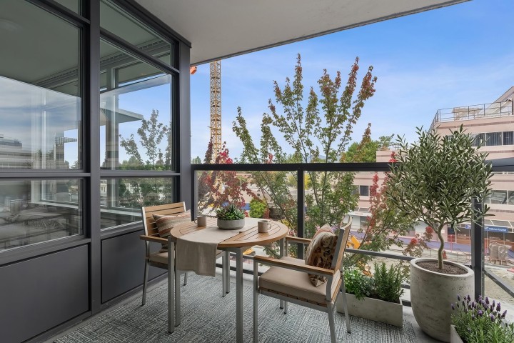 Photo 4 at 569 - 2080 West Broadway Street, Kitsilano, Vancouver West