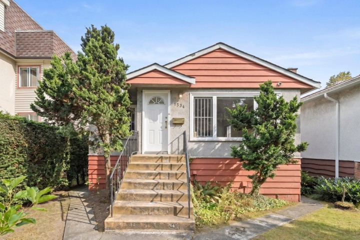 Photo 2 at 1534 W 71st Avenue, Marpole, Vancouver West