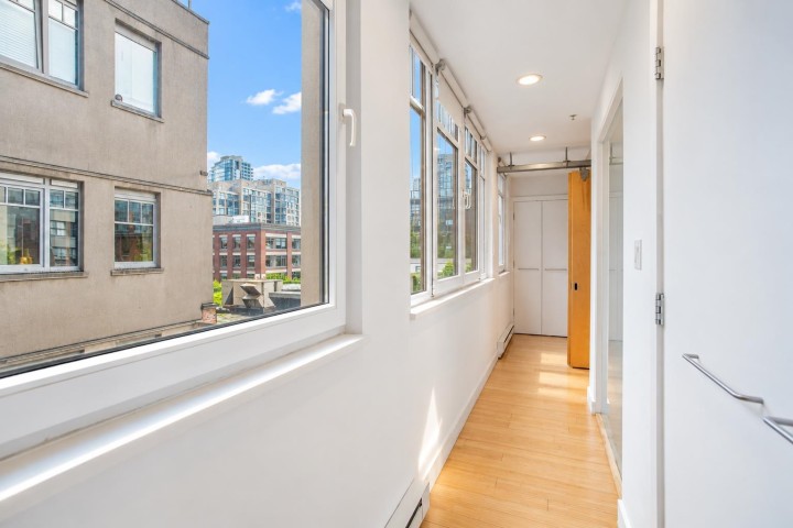 Photo 23 at 401 - 1072 Hamilton Street, Yaletown, Vancouver West