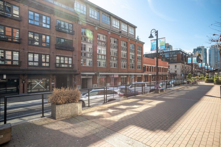 Photo 32 at 401 - 1072 Hamilton Street, Yaletown, Vancouver West