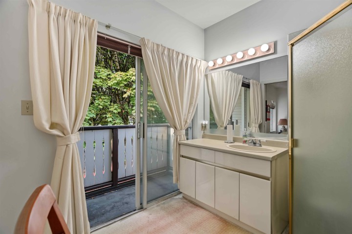 Photo 13 at 5036 Sherbrooke Street, Knight, Vancouver East