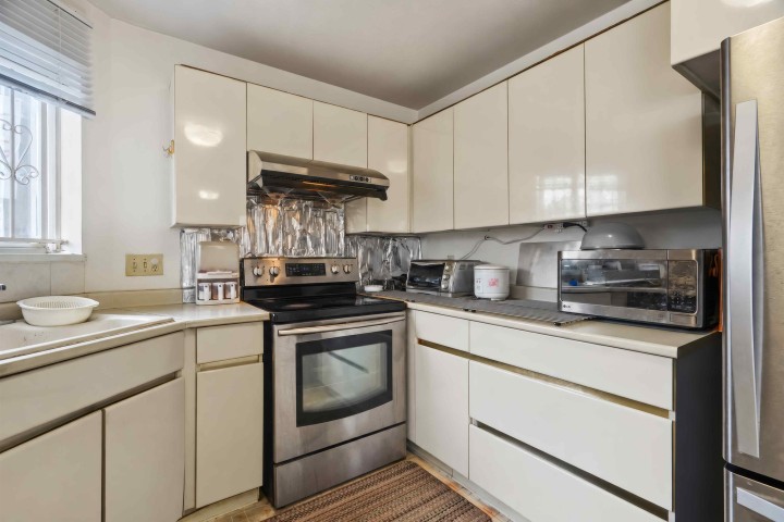 Photo 11 at 5036 Sherbrooke Street, Knight, Vancouver East