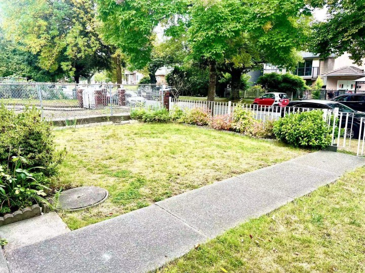 Photo 6 at 4568 Commercial Street, Victoria VE, Vancouver East