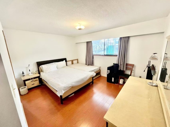 Photo 13 at 4568 Commercial Street, Victoria VE, Vancouver East