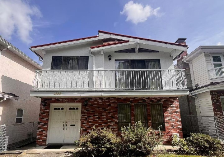 Photo 3 at 4568 Commercial Street, Victoria VE, Vancouver East