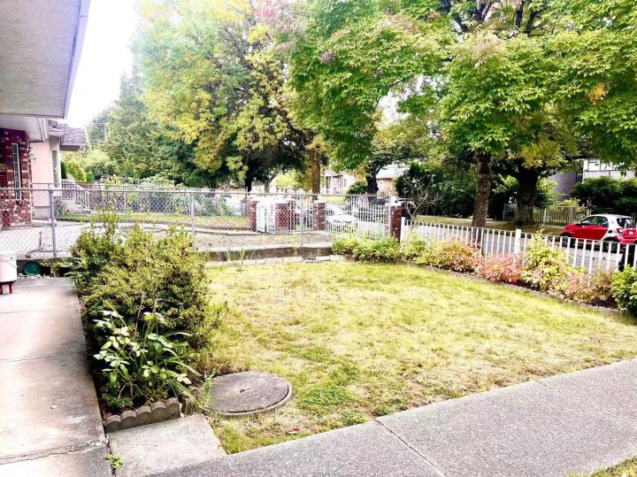 Photo 5 at 4568 Commercial Street, Victoria VE, Vancouver East