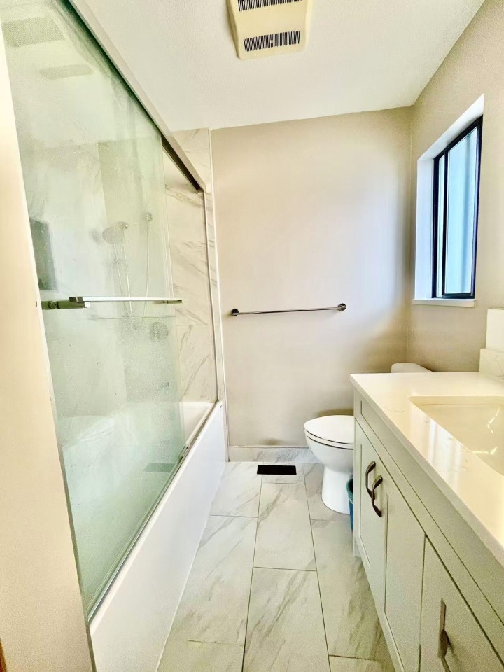 Photo 14 at 4568 Commercial Street, Victoria VE, Vancouver East