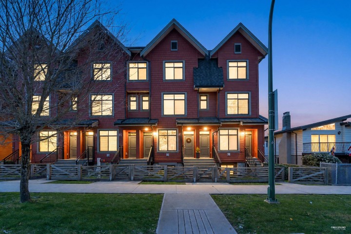 Photo 2 at 5795 Wales Street, Killarney VE, Vancouver East