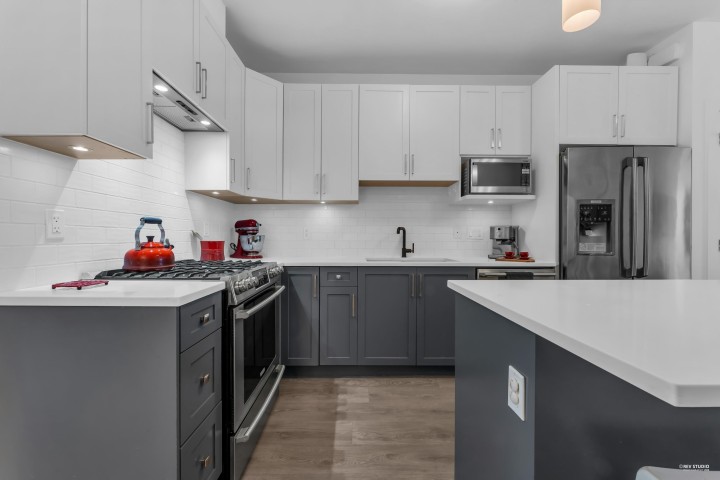 Photo 6 at 5795 Wales Street, Killarney VE, Vancouver East