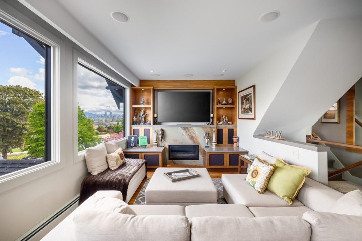 Photo 2 at 3240 W 1st Avenue, Kitsilano, Vancouver West