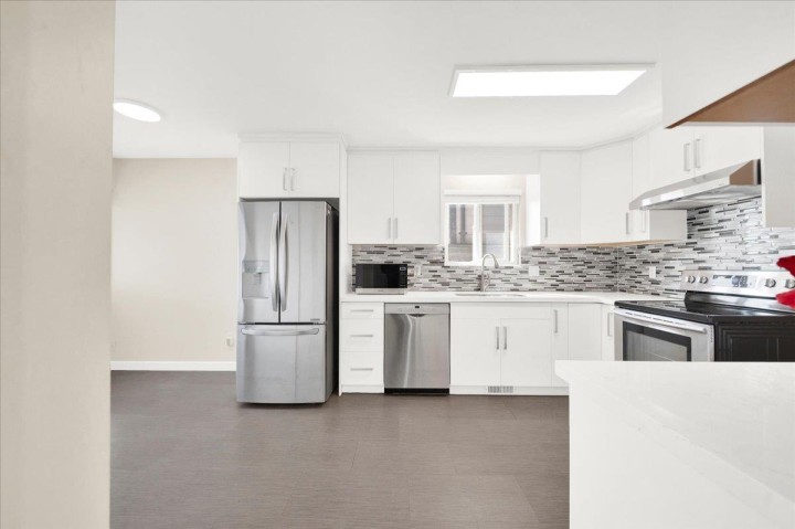 Photo 6 at 604 E 54th Avenue, South Vancouver, Vancouver East