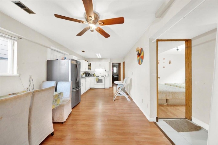 Photo 17 at 604 E 54th Avenue, South Vancouver, Vancouver East