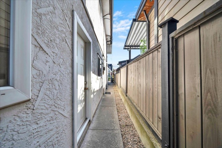 Photo 16 at 604 E 54th Avenue, South Vancouver, Vancouver East