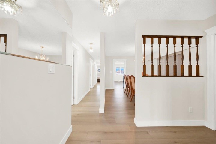 Photo 3 at 604 E 54th Avenue, South Vancouver, Vancouver East