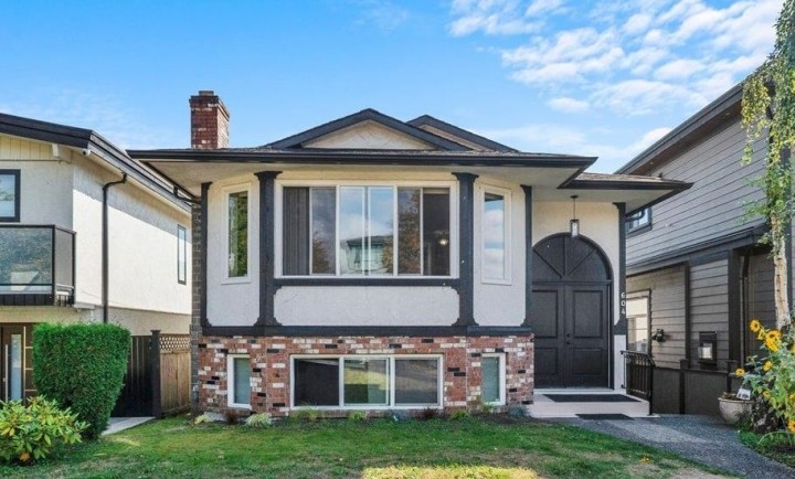 Photo 1 at 604 E 54th Avenue, South Vancouver, Vancouver East