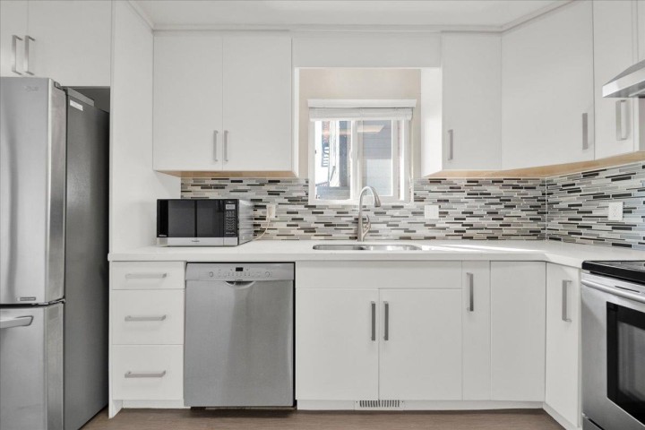 Photo 5 at 604 E 54th Avenue, South Vancouver, Vancouver East