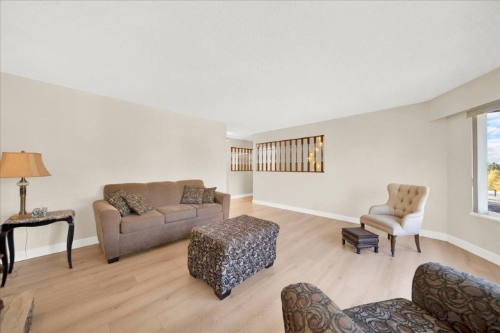 Photo 9 at 604 E 54th Avenue, South Vancouver, Vancouver East