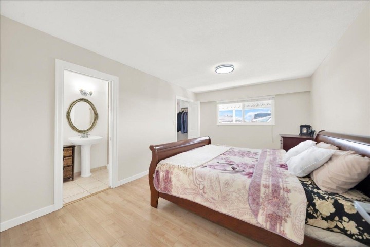 Photo 11 at 604 E 54th Avenue, South Vancouver, Vancouver East