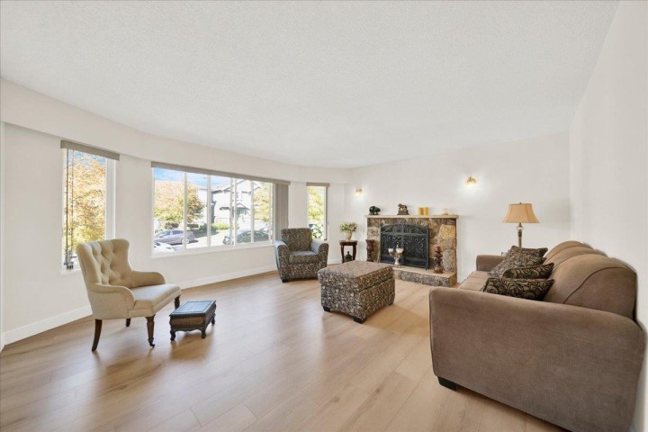 Photo 8 at 604 E 54th Avenue, South Vancouver, Vancouver East
