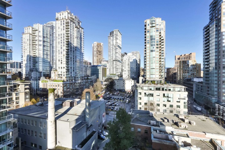 Photo 12 at 1502 - 939 Homer Street, Yaletown, Vancouver West