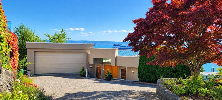Photo 2 at 4180B Rose Crescent, Sandy Cove, West Vancouver