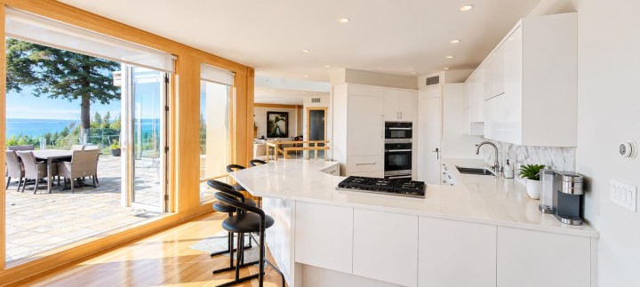 Photo 6 at 4180B Rose Crescent, Sandy Cove, West Vancouver