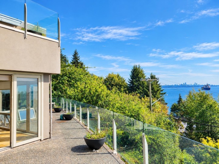 Photo 22 at 4180B Rose Crescent, Sandy Cove, West Vancouver
