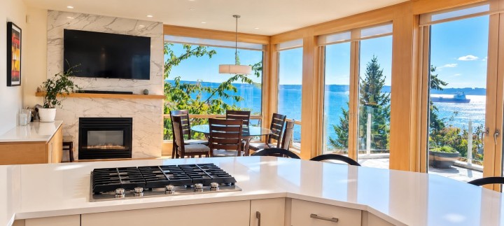 Photo 8 at 4180B Rose Crescent, Sandy Cove, West Vancouver