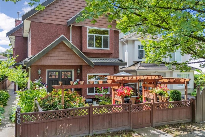 Photo 1 at 546 E 44th Avenue, Fraser VE, Vancouver East