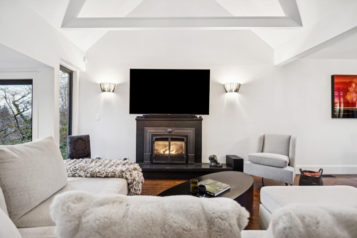 Photo 2 at 3814 W 11 Avenue, Point Grey, Vancouver West