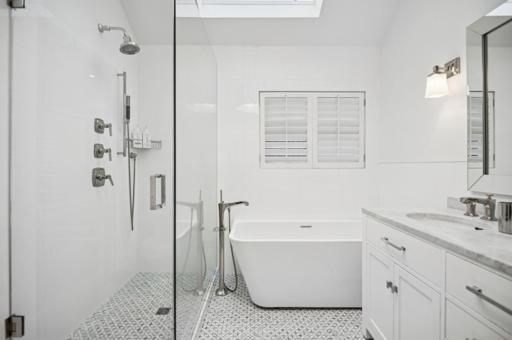 Photo 15 at 3814 W 11 Avenue, Point Grey, Vancouver West